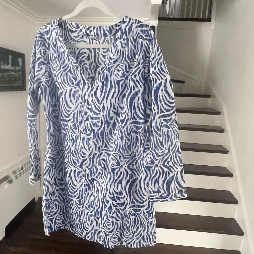 vineyard Vines coverup.  size l.  blue and white. perfect condition